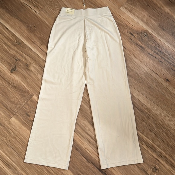 Max Studio Set - Top and Pants - Picture 6 of 7